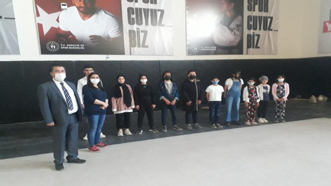 İlçe Milli Eğitim Müdürümüz Sayın Hacı Yusuf AVLANMAZ, Gençlik Merkezinde devam eden kursları ziyaret edip çalışmaları yerinde inceledi
